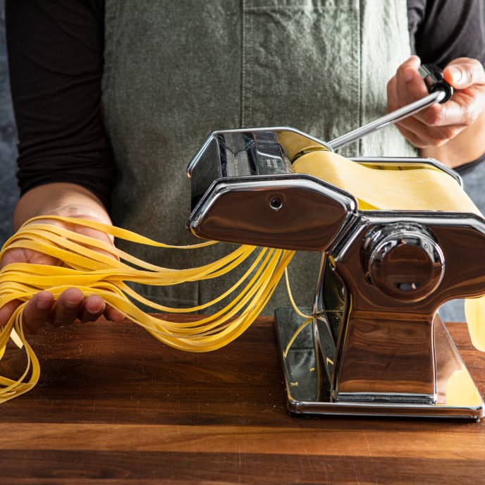 How to use a pasta machine top